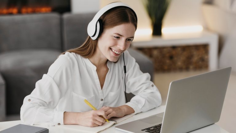 ¿Con ganas de aprender nuevas habilidades? Mucho ojo con este Curso gratuito de IA