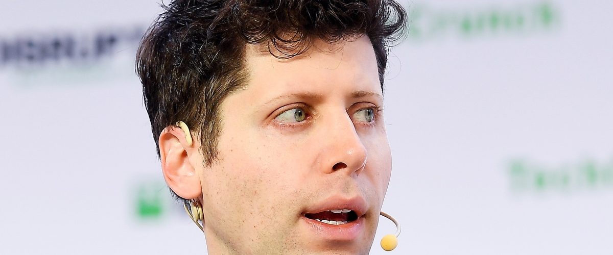 Todo indica que Sam Altman tiene la intención de lanzar un Altavoz inteligente de OpenAI