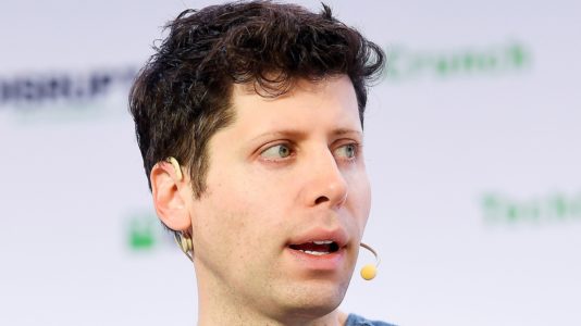 Todo indica que Sam Altman tiene la intención de lanzar un Altavoz inteligente de OpenAI