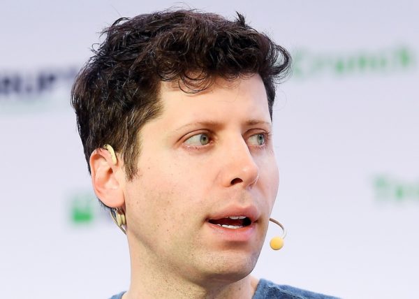 Todo indica que Sam Altman tiene la intención de lanzar un Altavoz inteligente de OpenAI