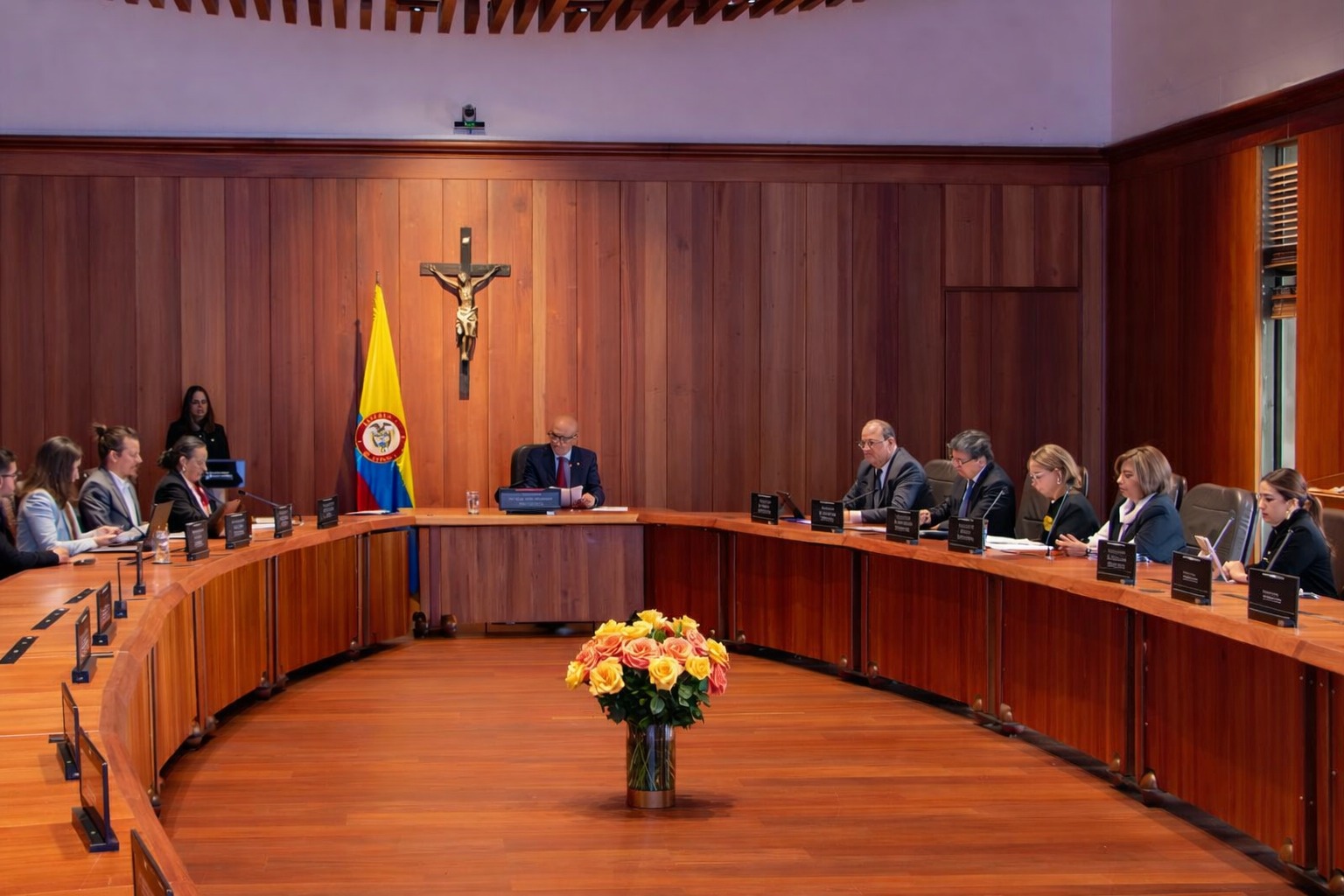 Consejo de Estado suspende aumento del salario mínimo y da 8 días al ...