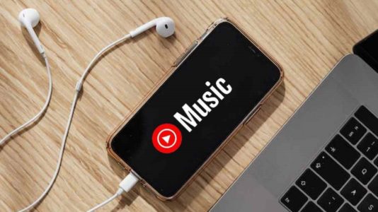 ¿Adiós al karaoke gratis? Las Letras en YouTube Music ahora te costarán una suscripción de Premium