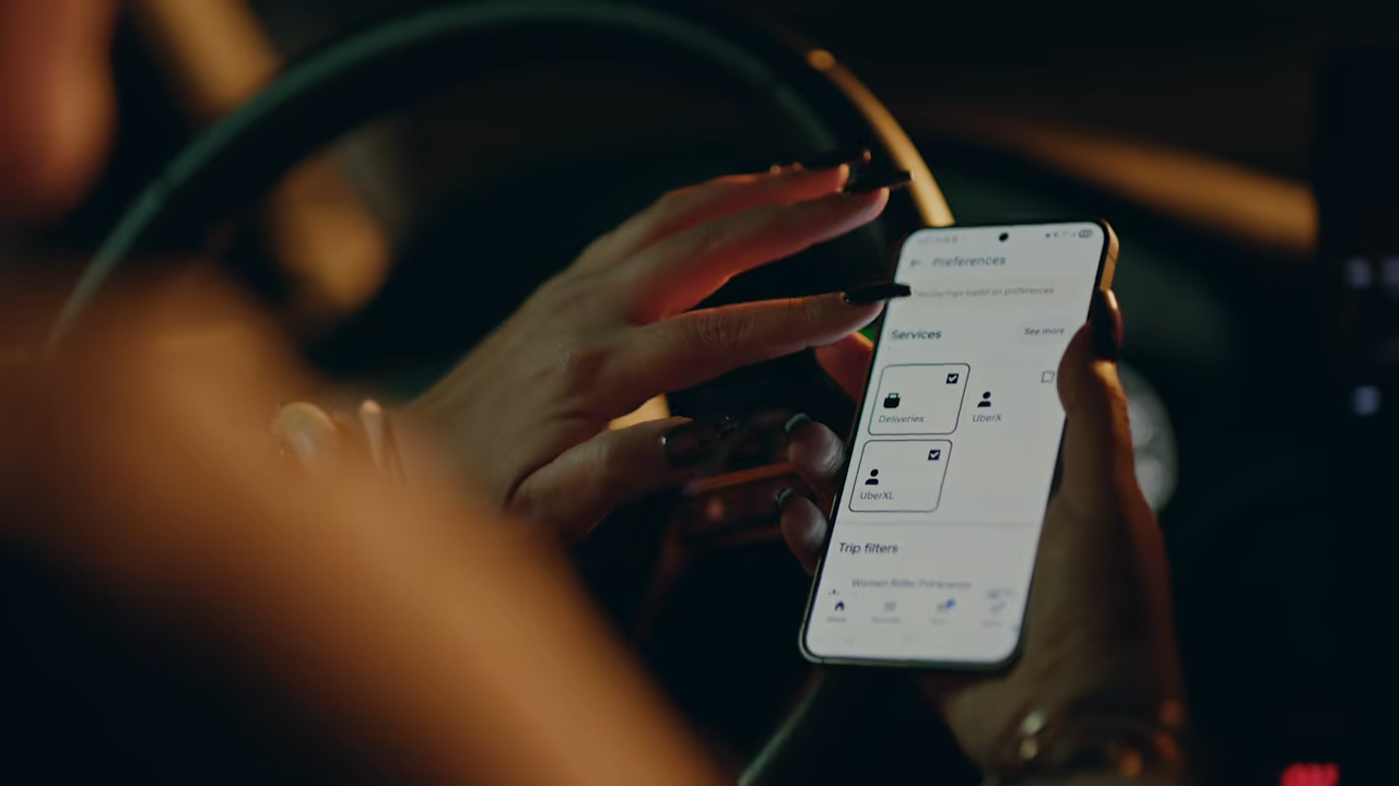 Uber lanza función para que pasajeras puedan viajar solo con conductoras: Así funciona