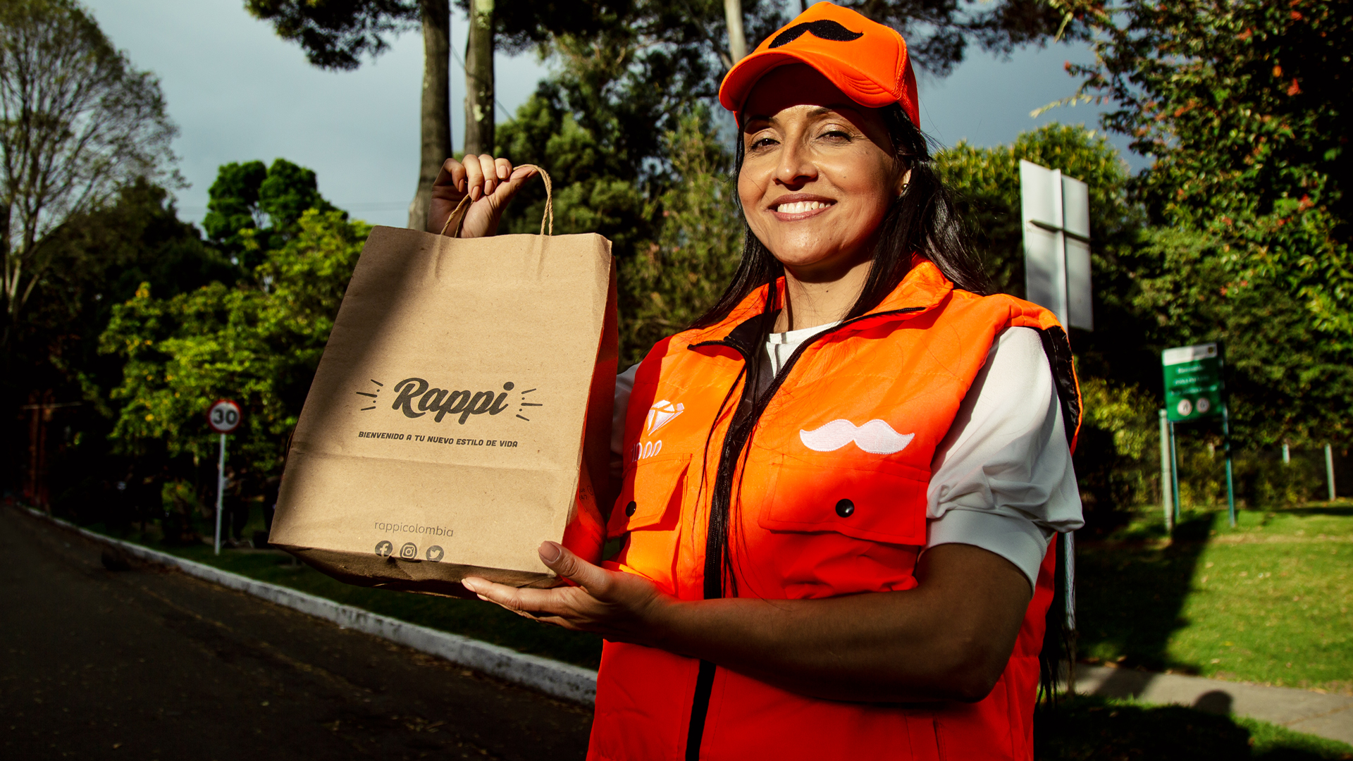 ¿Quién paga la seguridad Social de los repartidores? Así funcionará el nuevo sistema del Gobierno Petro