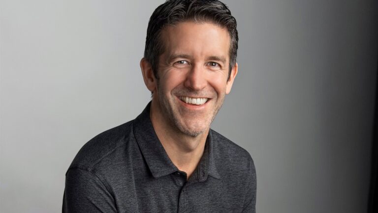 John Ternus asumirá como CEO en 2026