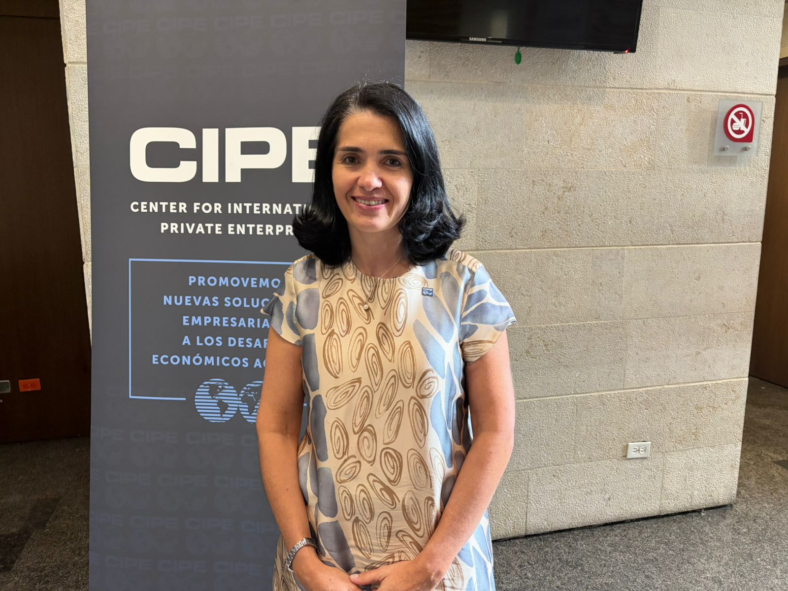 “La gente no sabe realmente para qué usar la inteligencia artificial”: Ángela María Vélez, directora de CIPE Colombia