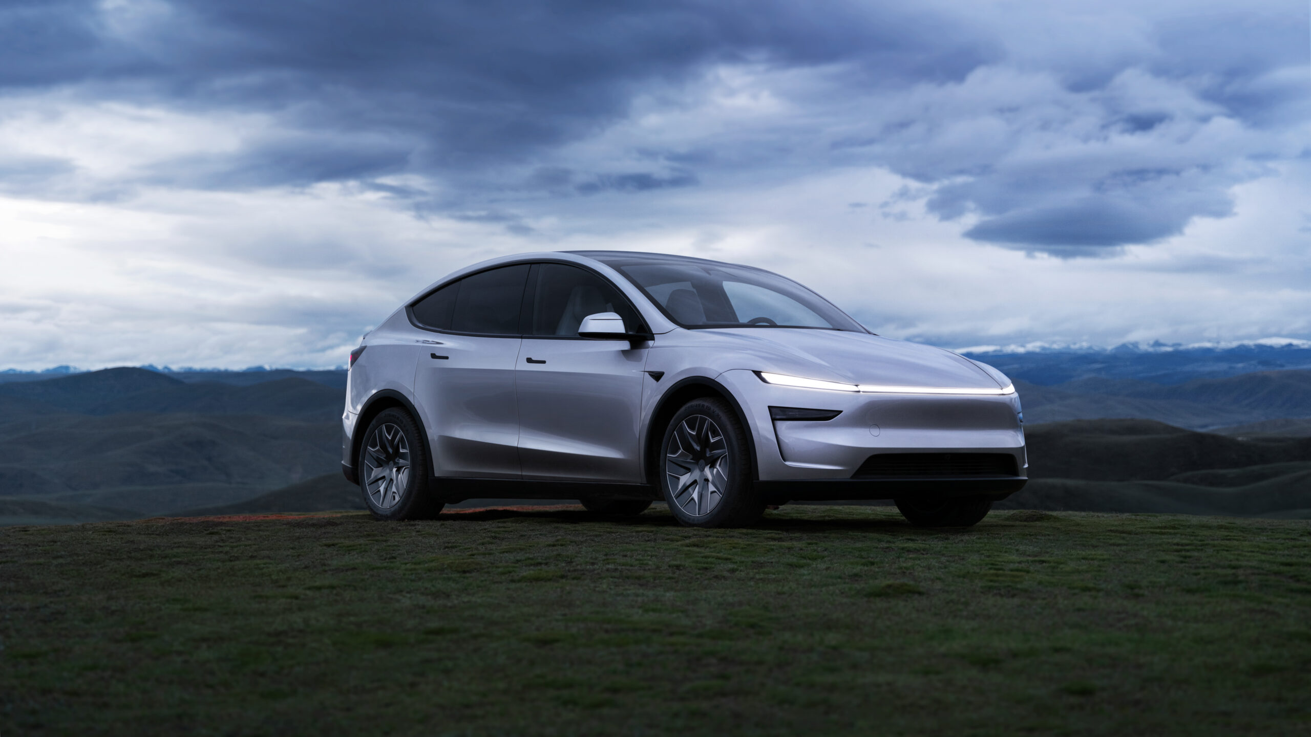 Tesla Model Y Long Wheelbase: así es el nuevo SUV de seis puestos y este es su precio